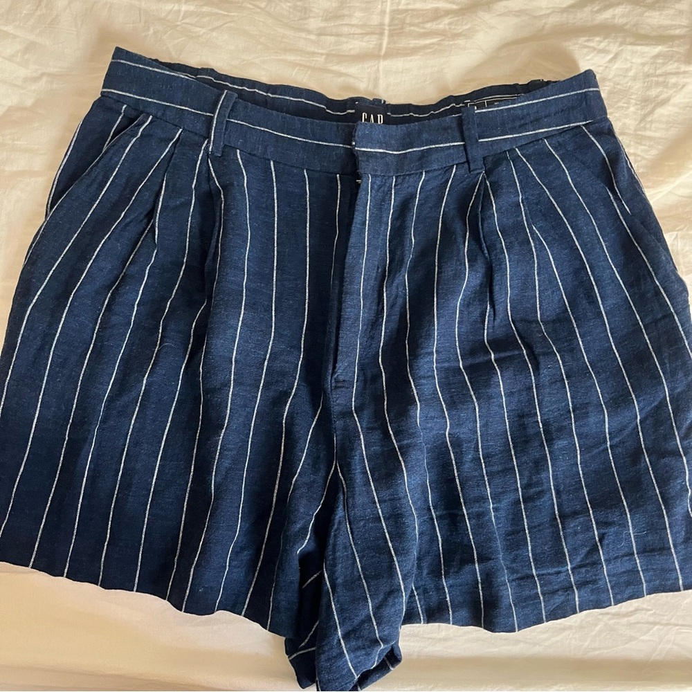 Gap 365 High Rise Linen-Blend Short in Navy Stripe